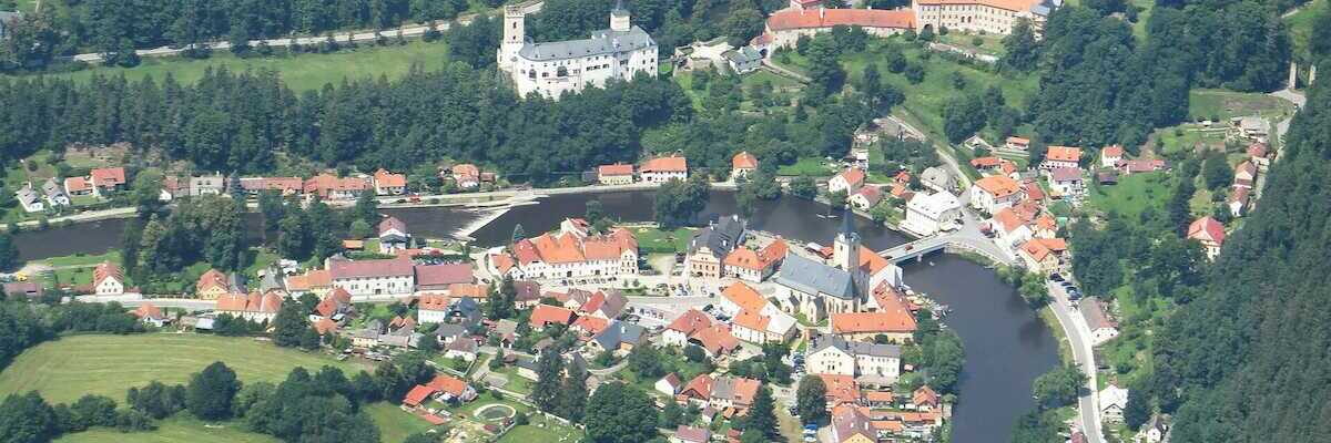Flugwegposition um 11:20:00: Aufgenommen in der Nähe von Okres Český Krumlov, Tschechien in 1341 Meter